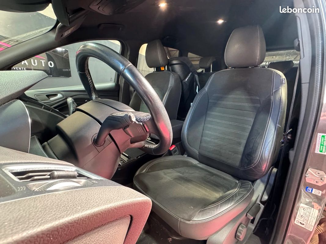 FORD KUGA 2.0 TDCi 180cv 4x4 Powershift ST-Line / CarPlay / Hayon Électrique / Caméra de Recul (image 19)