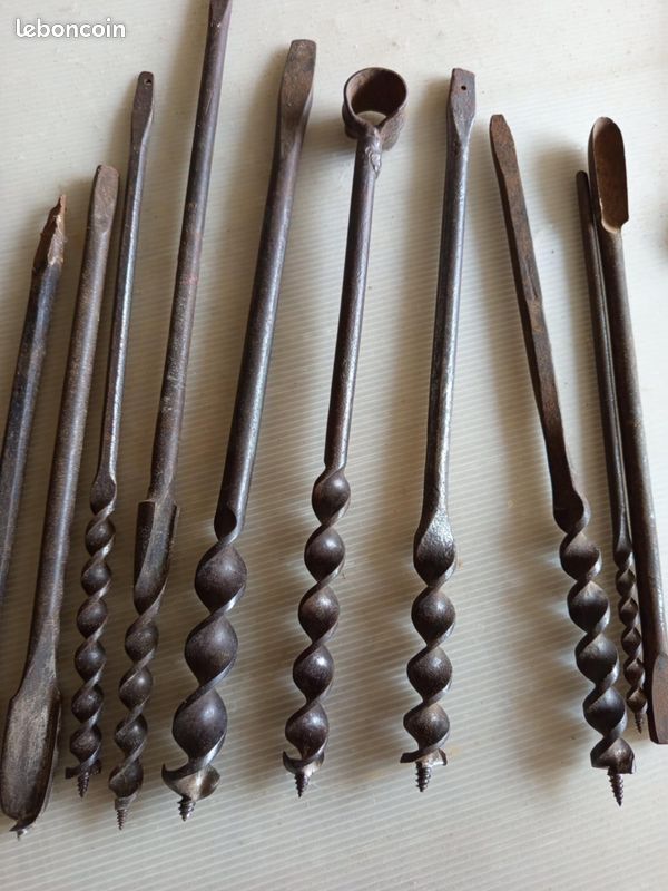 Anciens Outils De Sabotier + Paire De Sabots - Collection Métiers D'autrefois