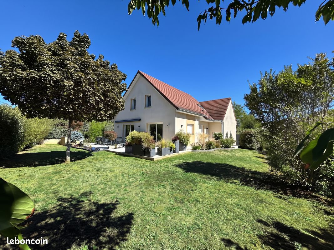Maison 5 pièces 110 m² · à École-Valentin · 110 m² · 395 000 €