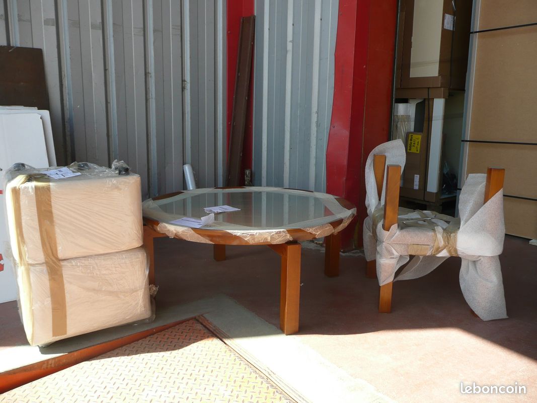TABLE BASSE Ronde et ses tabourets bas (image 1)