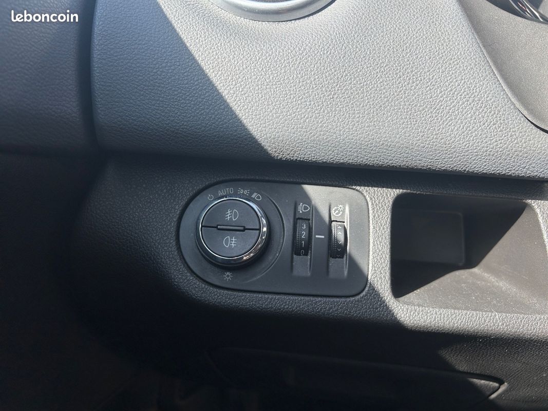 OPEL MERIVA 1.7 CDTI - 110 FAP Enjoy (image 20)