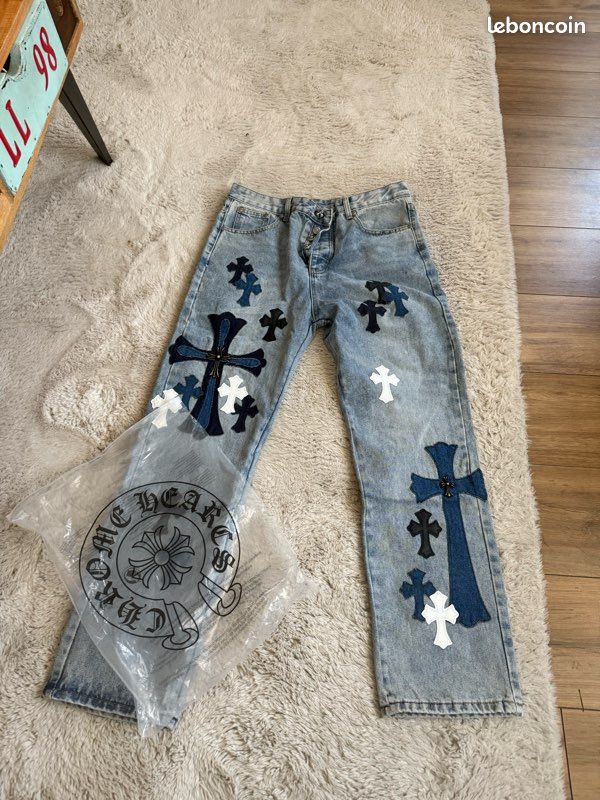 Jean Femme Chrome Hearts Taille 32 - Couleur Rose - Motif Croix - Occasion En Parfait état - Style Straight