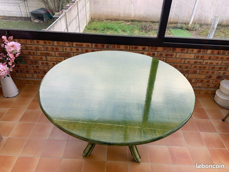 Table (image 1)