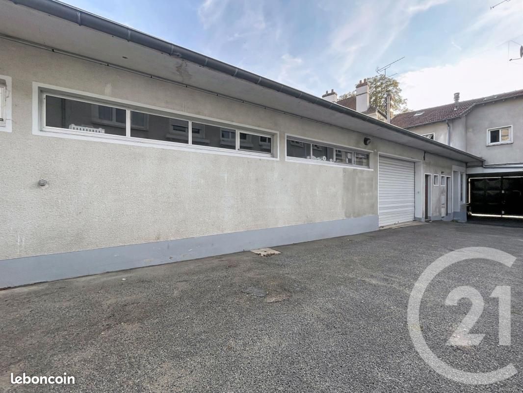 Hangar 131 m² Corbeil Essonnes · à Corbeil-Essonnes · 131 m² · 149 900 €