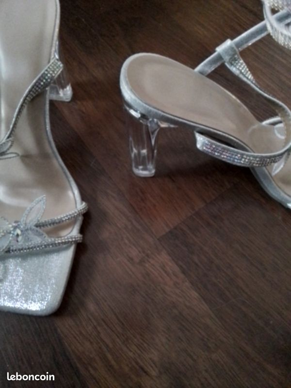 Escarpins à talons pour femme en très bon état pointure 39 (image 3)