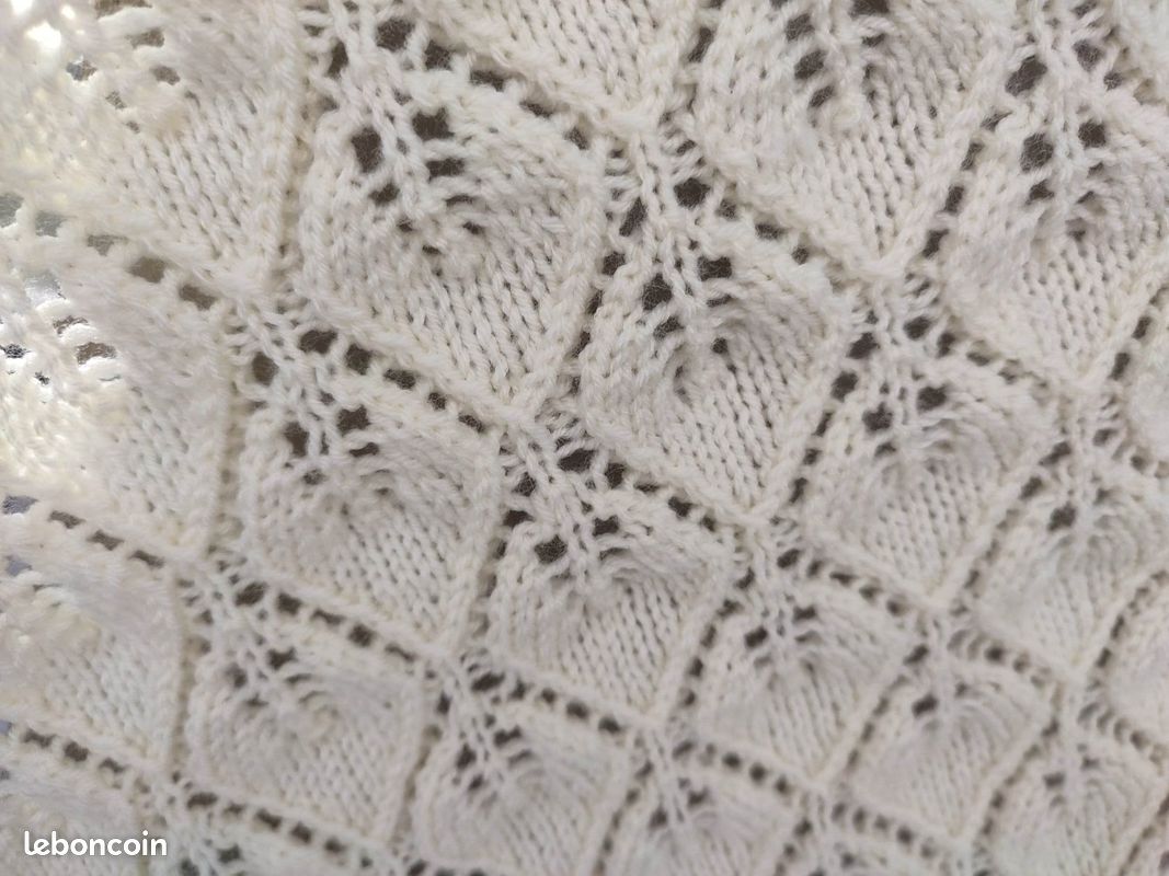 Châle triangle tricoté à la main modèle feuille1 (image 7)