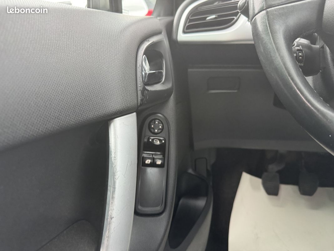 Citroen C3 1.4 HDI 70CV CONFORT (image 19)
