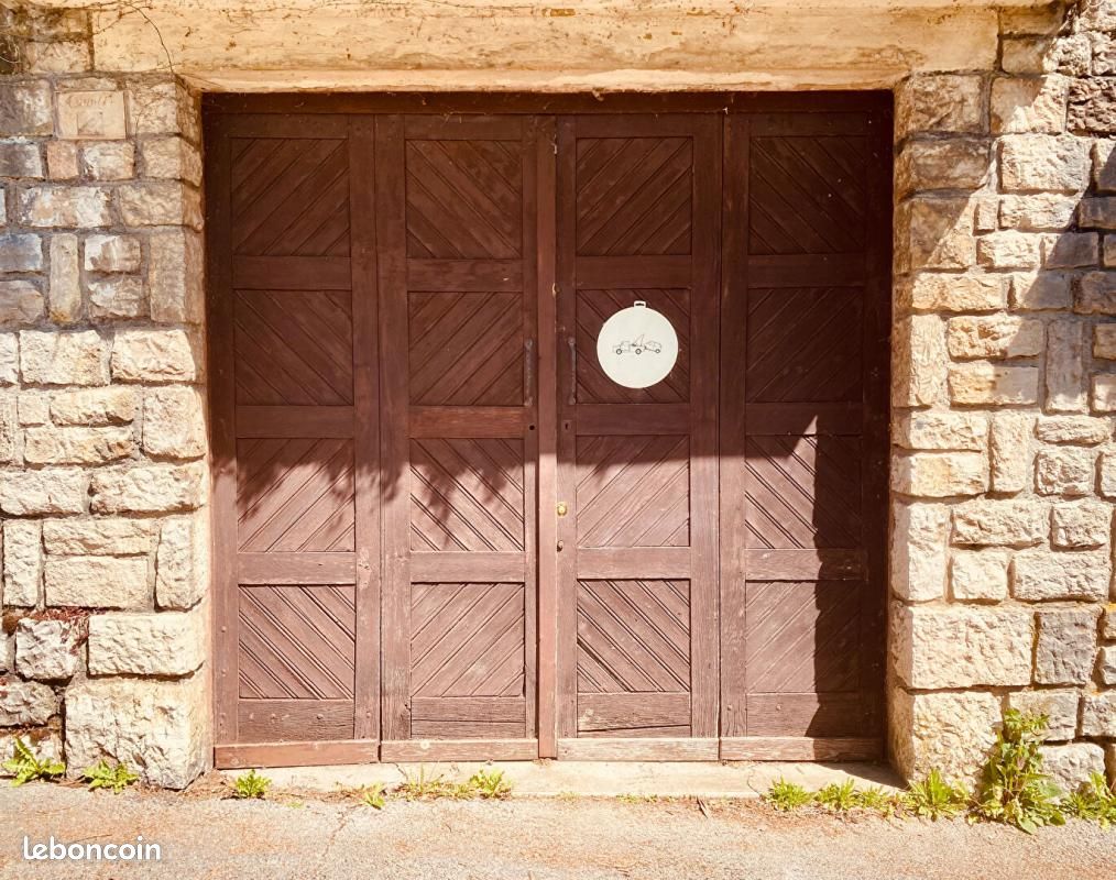 Parking 25 m² · à Saint-Amour · 25 m² · 15 000 €