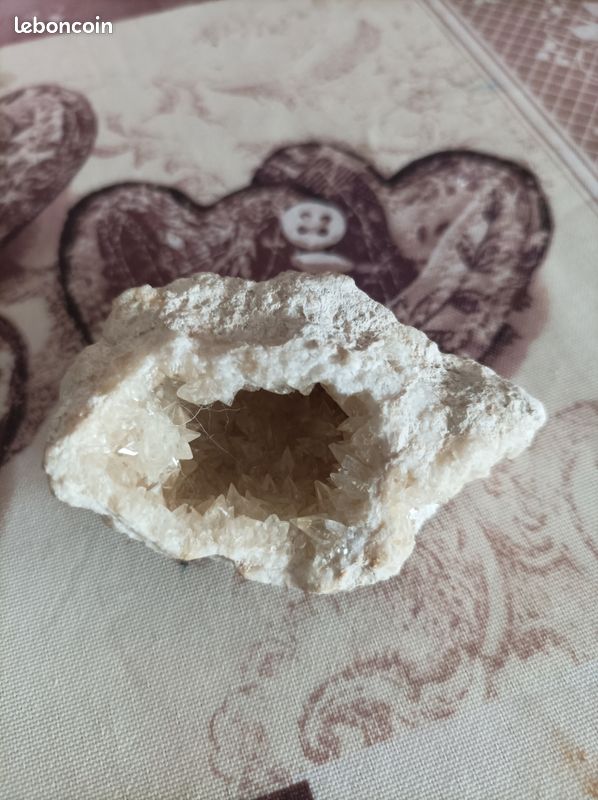Pierre géode cristal naturelle 6x4 cm (image 1)