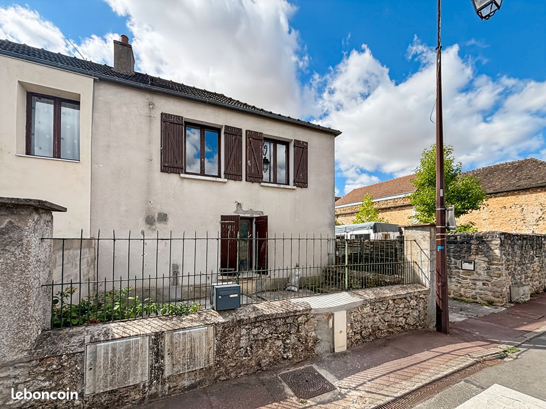 Maison 3 pièces 87 m² · à Fontenay-le-Vicomte · 87 m² · 185 000 €