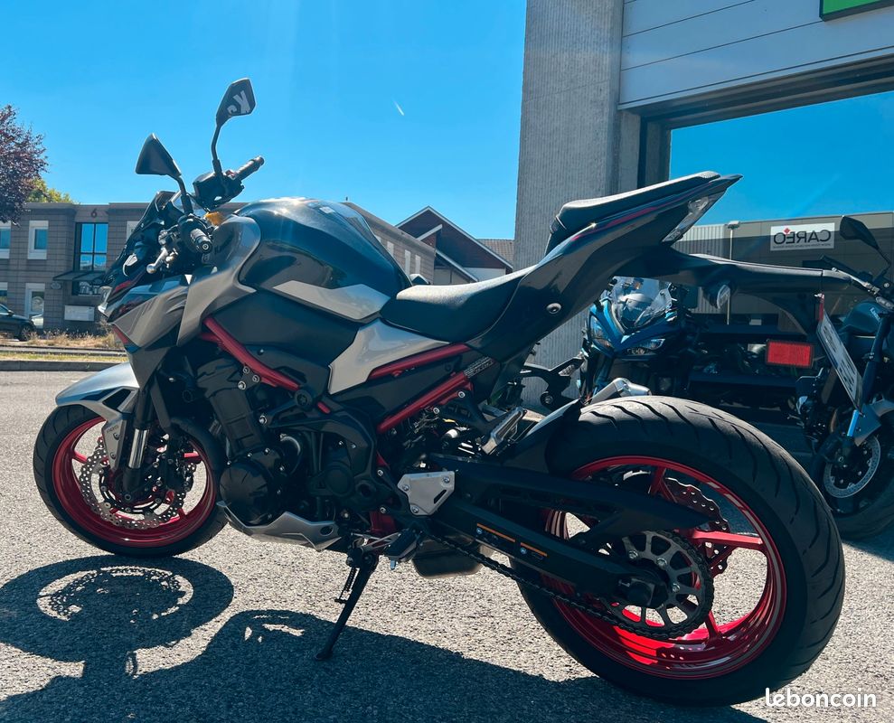 Kawasaki Z900 (image 4)