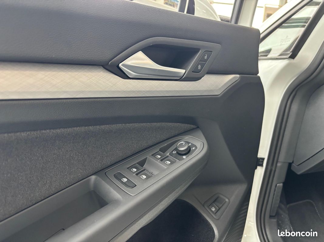 VOLKSWAGEN Golf 1.5 eHybrid 204 DSG6 VW Edition (image 23)