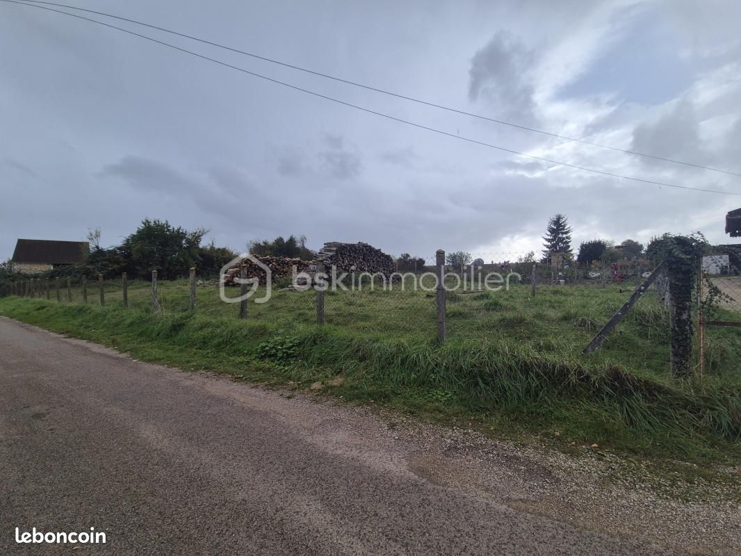 Terrain 2 092 m² Champlost · 42 500 €