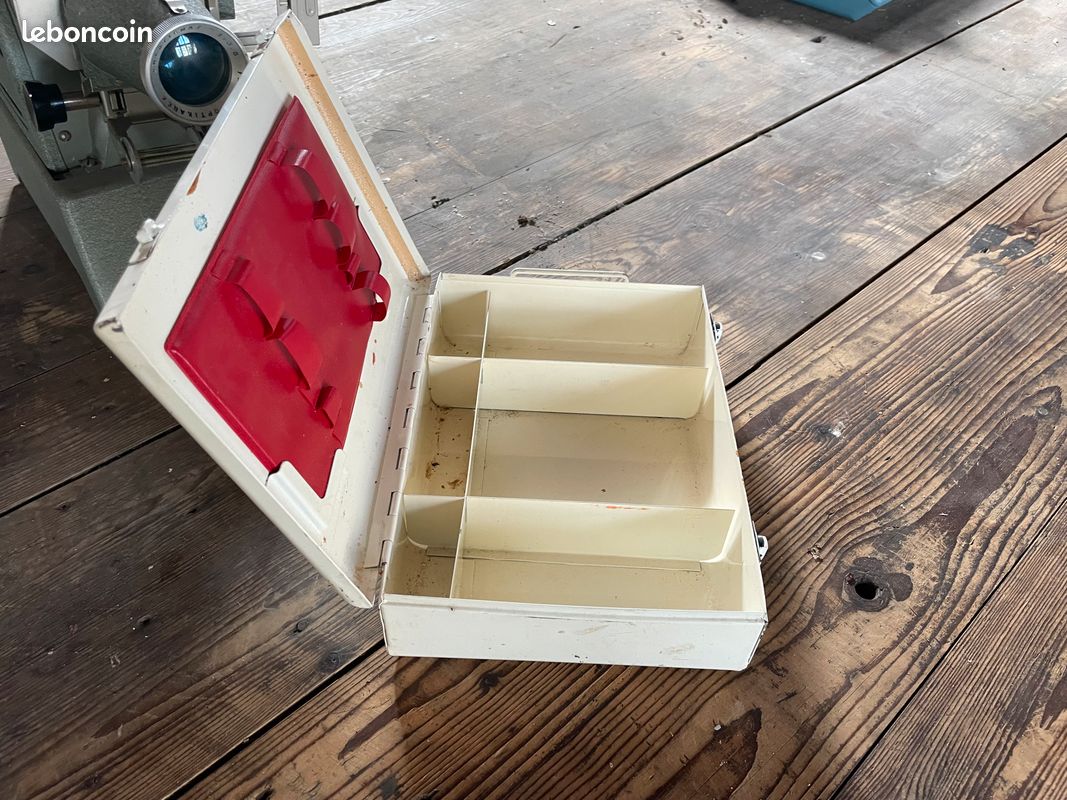 Trousse de pharmacie en métal (image 1)