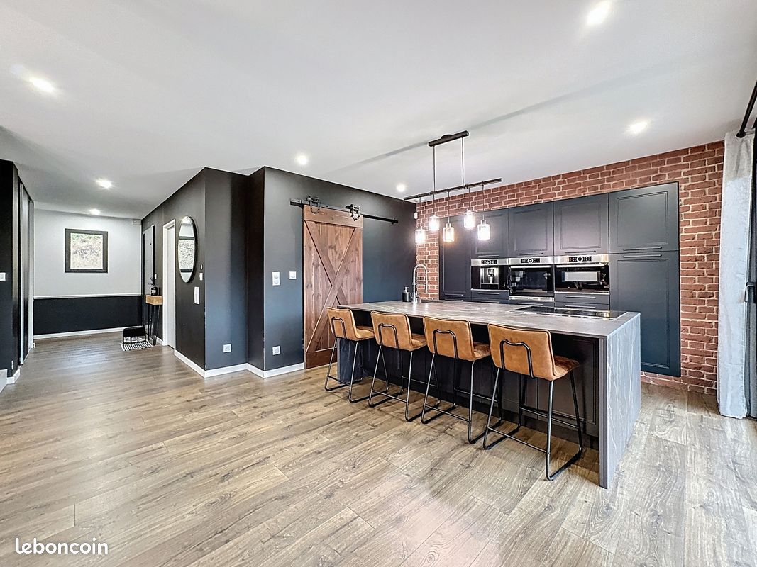 Maison 5 pièces 200 m² · à Cluses · 200 m² · 510 000 €