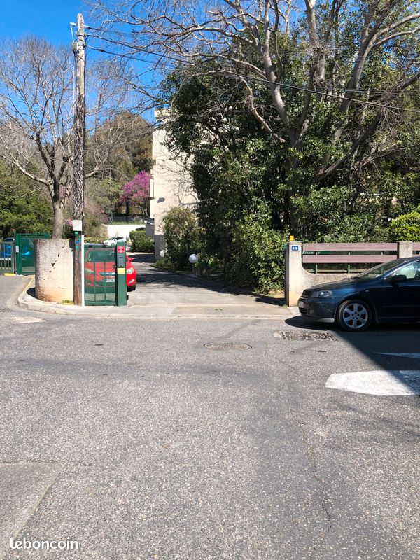 Garage box / clinique Franciscaine / Université / Caserne Légion · à Nîmes · 85 €/mois