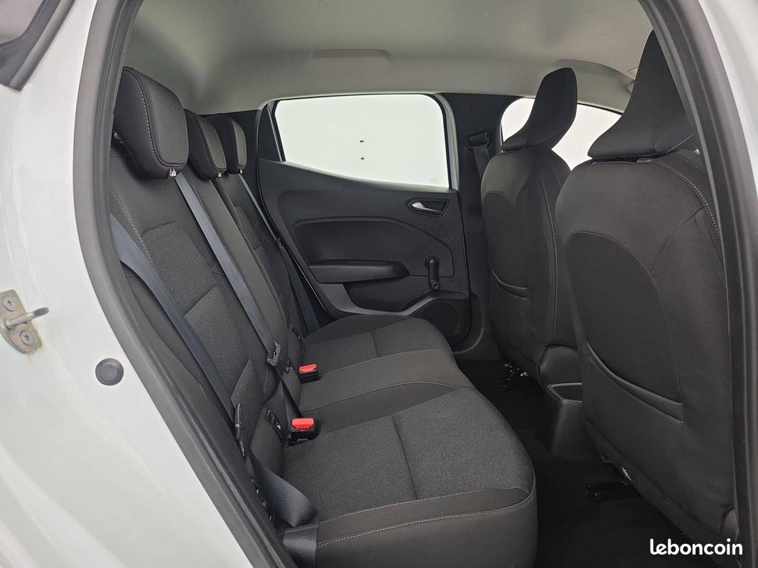 RENAULT Clio TCe 90 Equilibre (image 16)