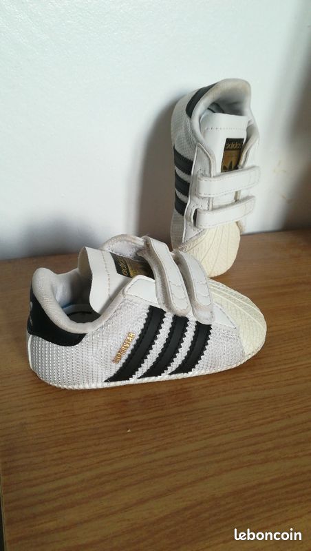 Chaussures chaussons Adidas bébé taille 18 (image 3)