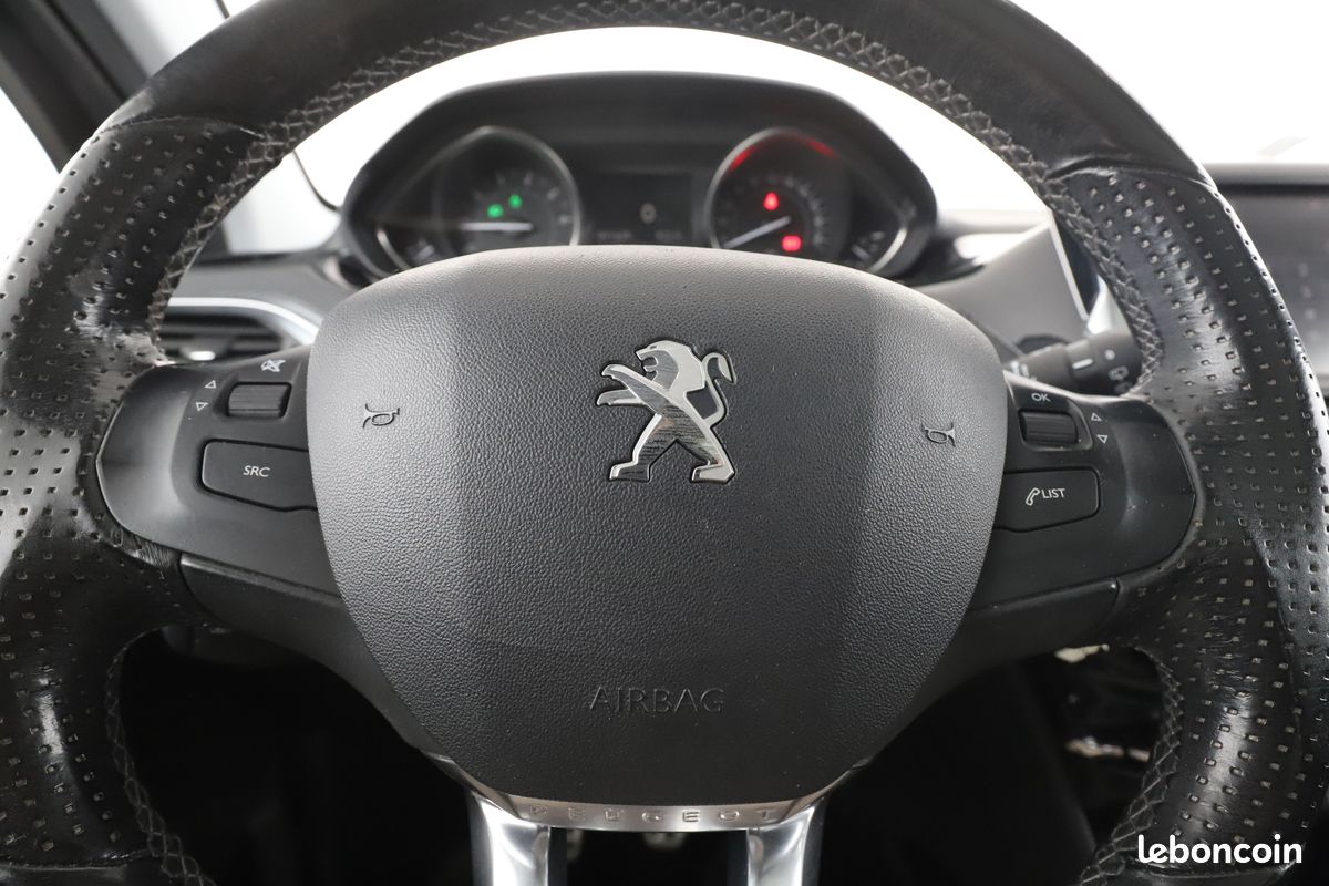 Peugeot 2008 1.2 PureTech Crossway 110 ch (image 15)
