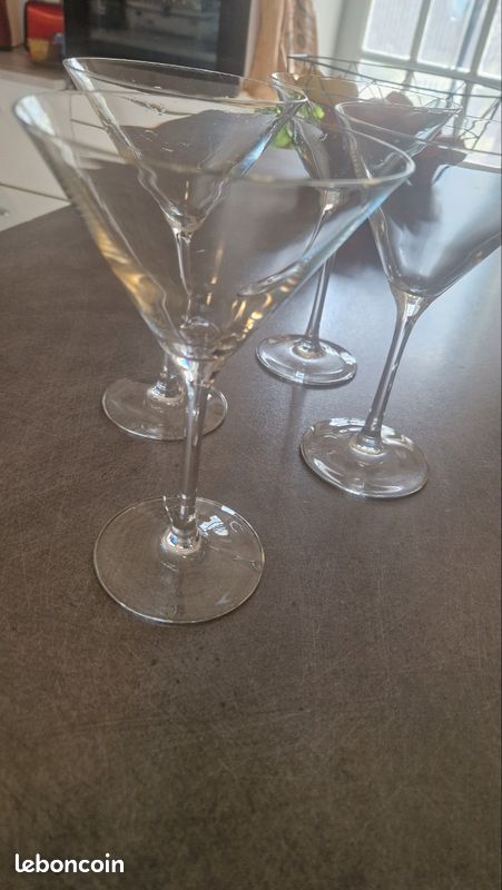 Lot de 4 verres à Martini, état neuf (image 2)