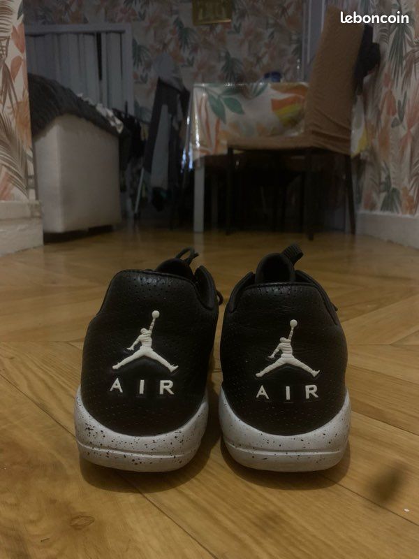 Shoes Jordan Eclipse Noir Et Or Air JORDAN Eclipse 'Noir Blanc