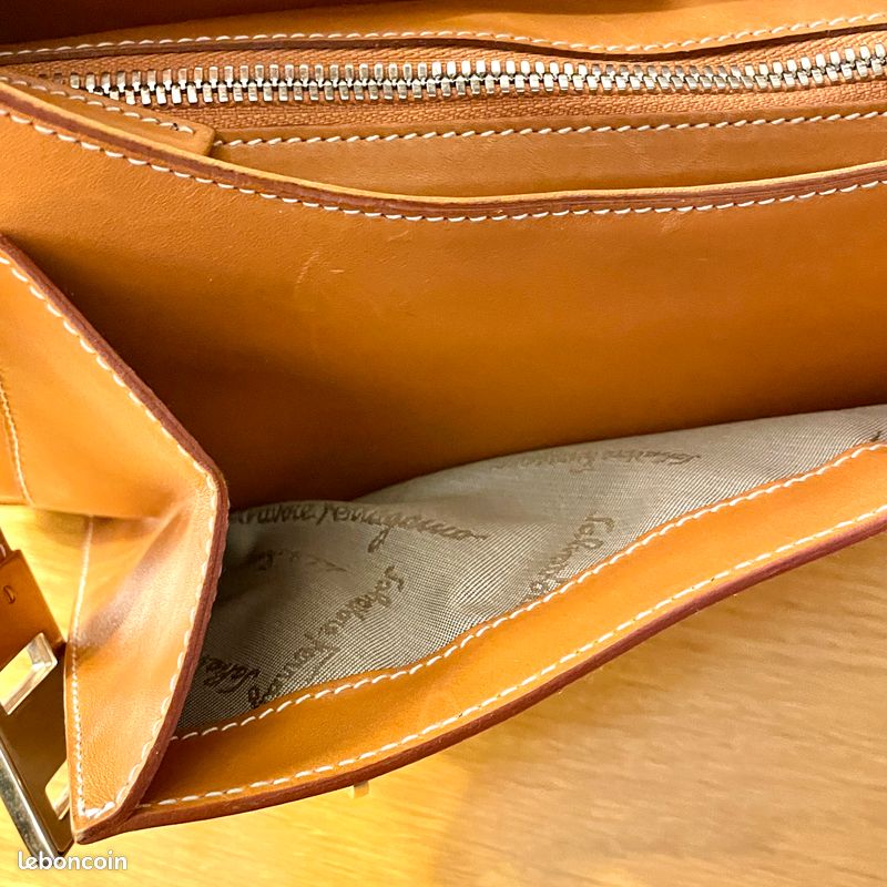 Rarissime Sac Hobo Salvatore Ferragamo Vintage 90s - Cuir Camel Tan & Fermoir Gancini Structuré (image 14)