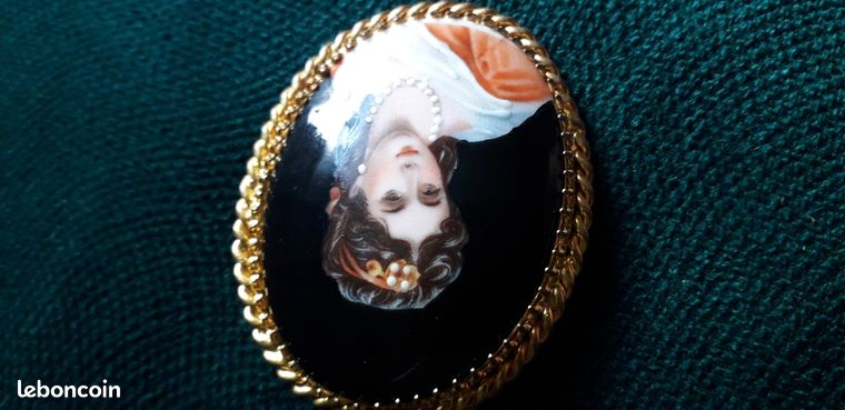 Broche Vintage En Porcelaine De Limoges - Diamètre 5 Cm - Blanc - Bon état - Bijou Ancien