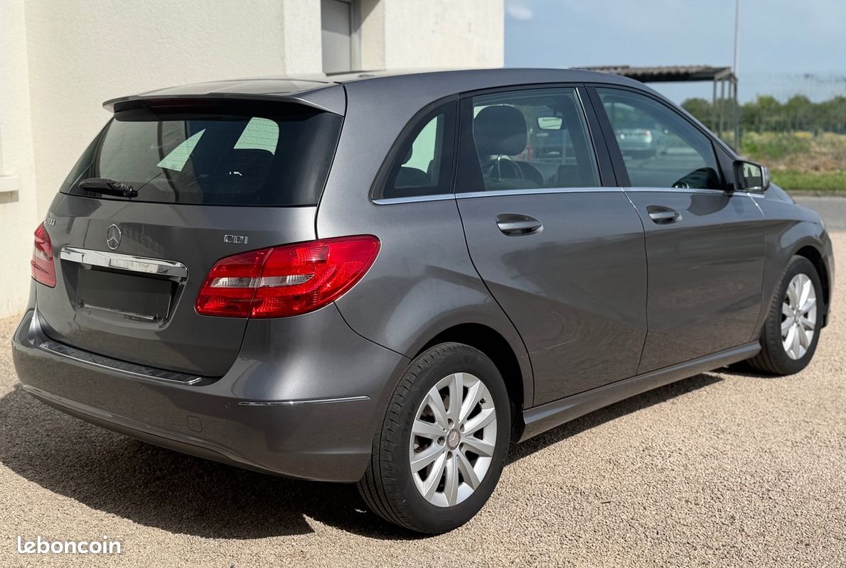Mercedes Benz CLASSE B 180 CDI 110 CH BVA 7G-DCT / Reprise possible (image 4)