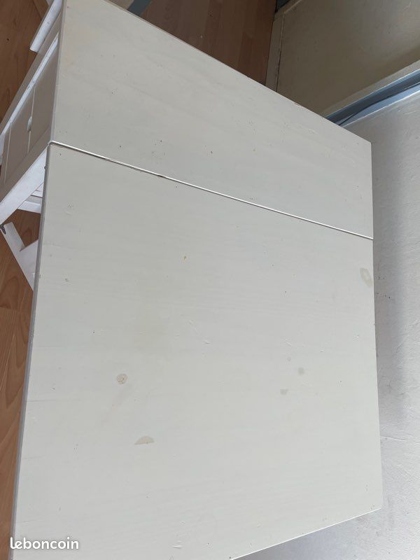 Table (image 3)
