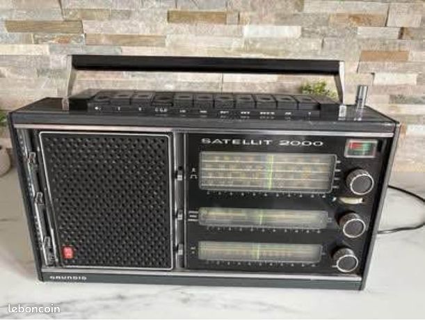 Alter defekter Radio Grundig Satellit 2000 (Gebraucht) in Wangen SZ für