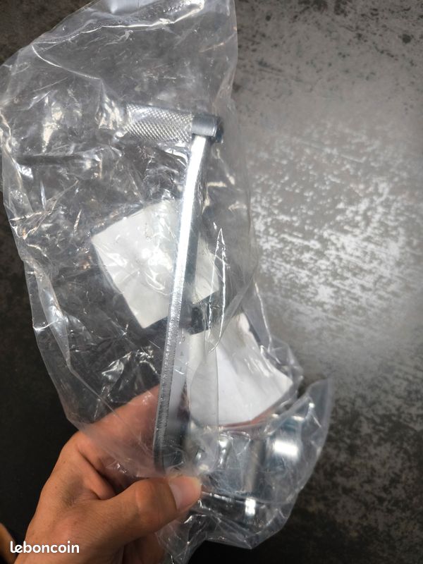 Pédale frein arrière Honda OEM 46500-MGS-D30 NEUVE – NC700 NC750 Integra (image 1)