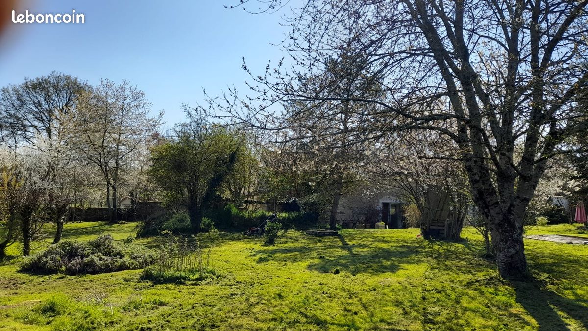 Belle longère en pierres - Ayron 86190 (image principale 2)