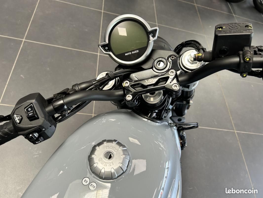 Moto Guzzi V7 SPORT 850 (image 7)
