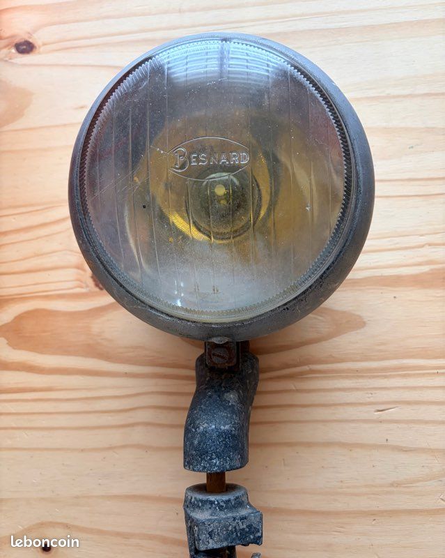 Phare ancien Besnard verre strié — Voiture de collection années 30 Traction (image 1)