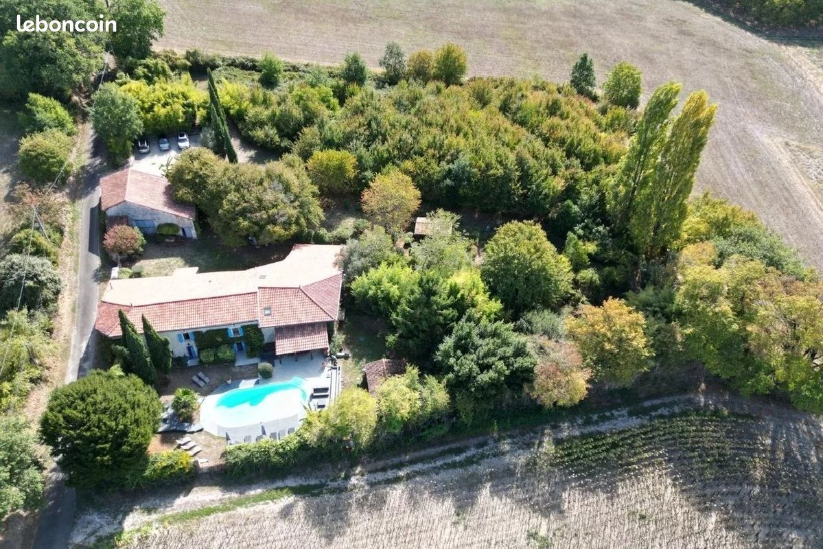 Maison 17 pièces 367 m² · à Nonac · 367 m² · 395 000 €