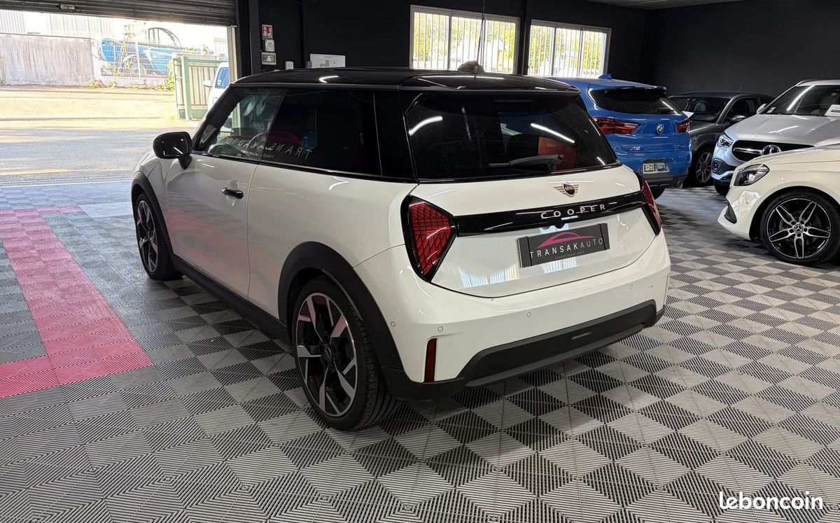 Mini COOPER Cooper C Favoured (image 3)