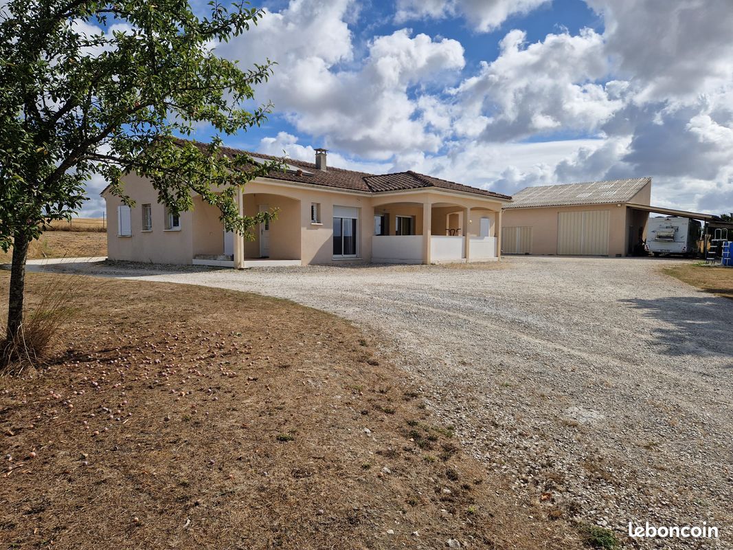 Maison 8 pièces 155 m² · à Saint-Quentin-de-Chalais · 155 m² · 260 000 €