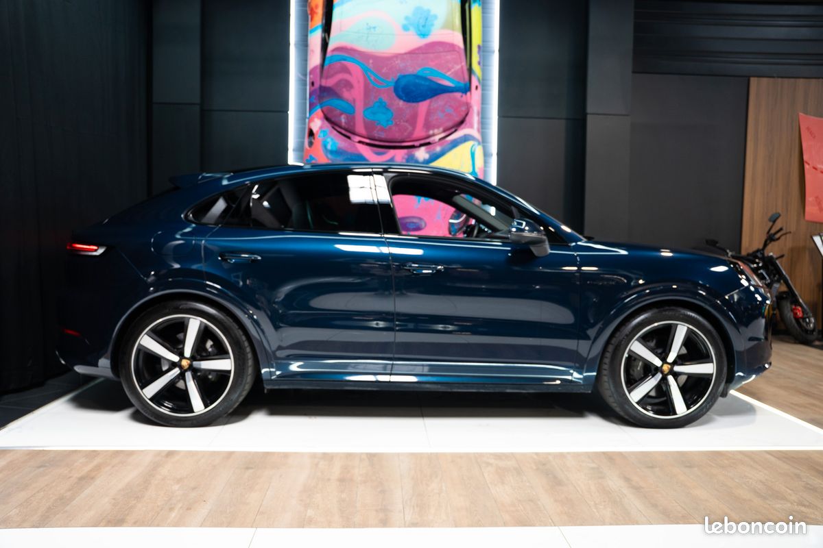 PORSCHE CAYENNE III (2) COUPE 3.0 V6 E-HYBRID 470cv | Malus payé | Black Edition | Toit pano | Matrix LED | BOSE | (image 3)