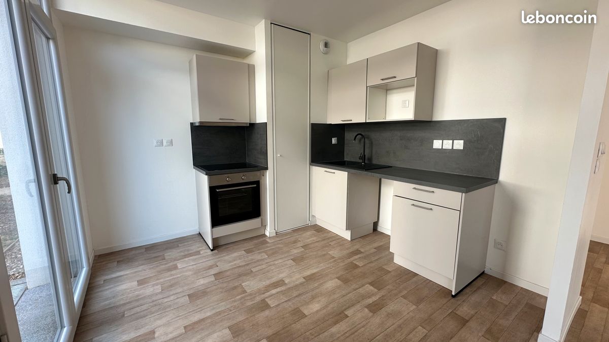Appartement 4 pièces 90 m² · à Saint-Pierre-des-Corps · 90 m² · 941 €