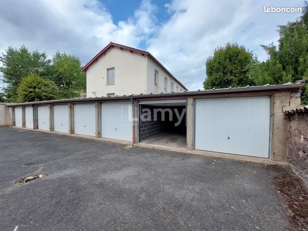 Parking 10 m² · à Villefranche-sur-Saône · 10 m² · 84 €/mois