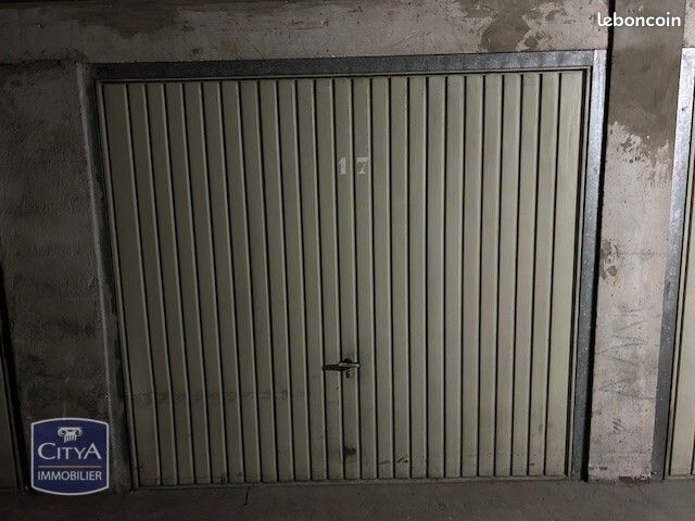 Parking Toulon · 27 500 €
