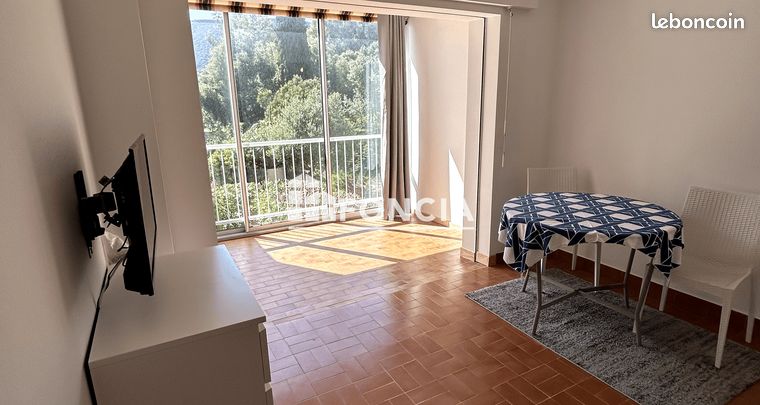 T2 Lumineux avec chambre + cabine + Parking – Environnement calme
