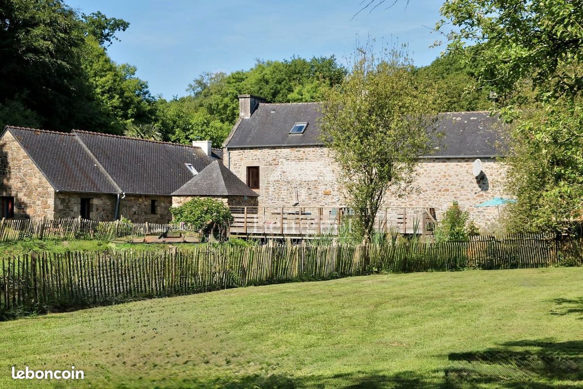 Maison 11 pièces 250 m² · à Plouguin · 250 m² · 693 000 €