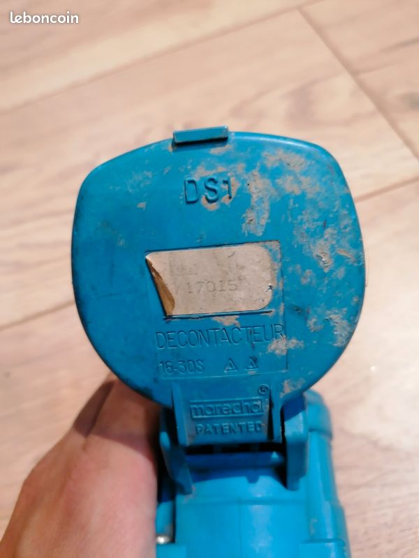 Prise marechal DS1 femelle 220v (image 3)