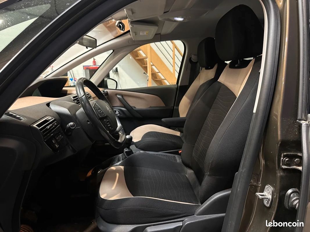 CITROEN C4 Picasso 1.6 HDi 112ch Confort - 2013 - 193 000 km - Suivi complet - Courroie + Révision faite (image 9)