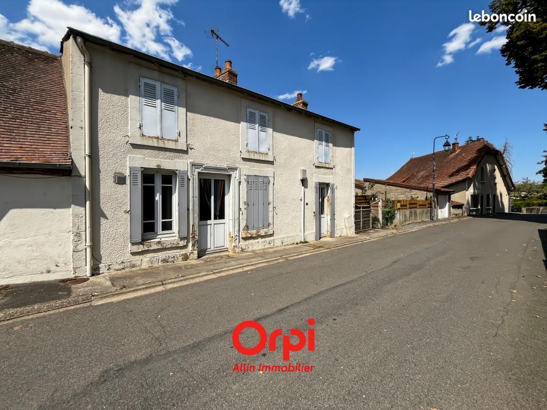 Maison 5 pièces 94 m² · à Deux-Chaises · 94 m² · 66 000 €