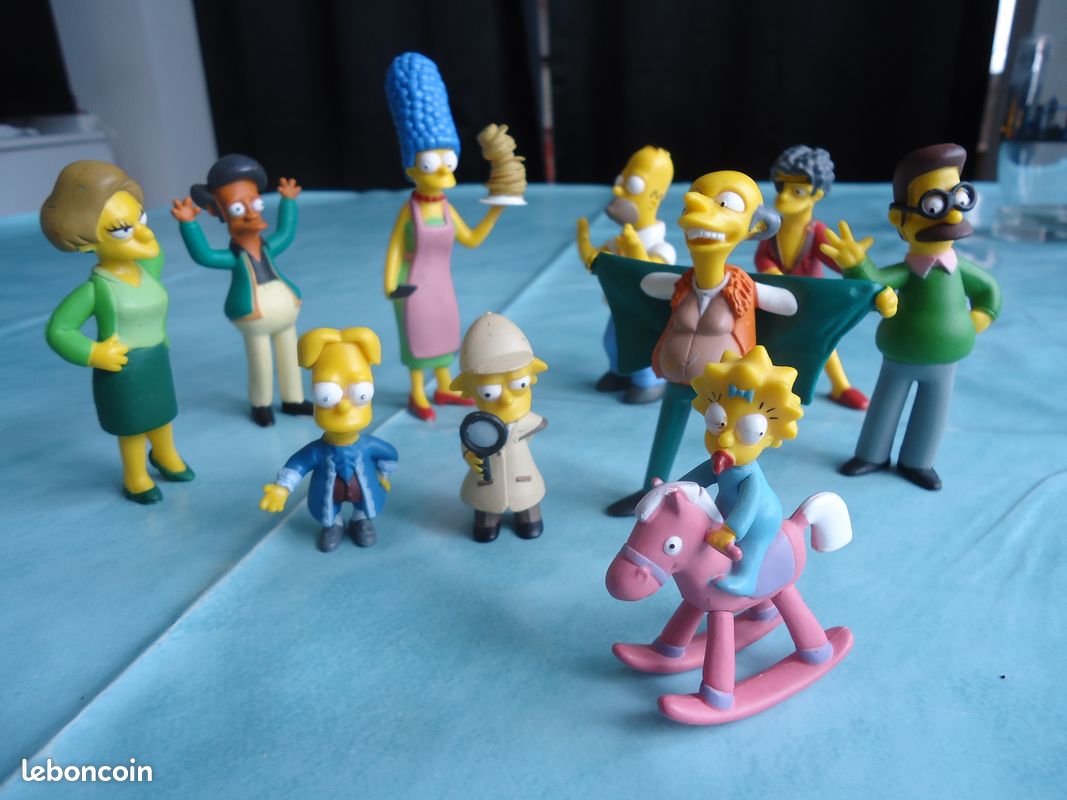 Lot de figurines, mug et bouteille Simpson - Collection