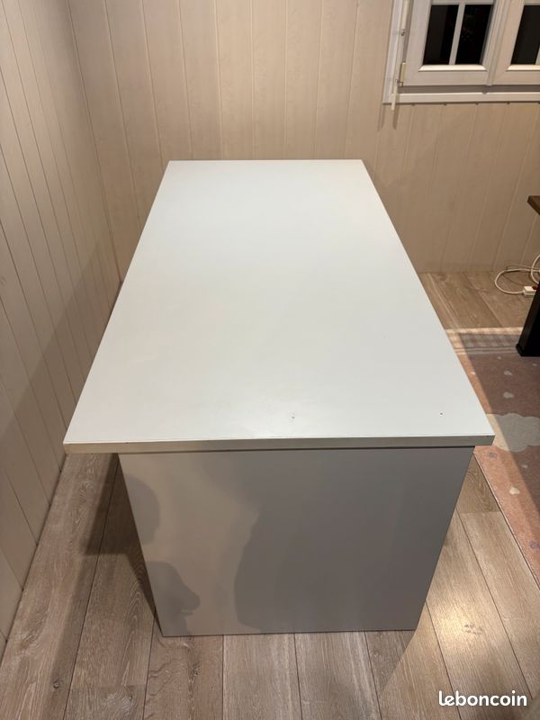 Bureau (image 2)