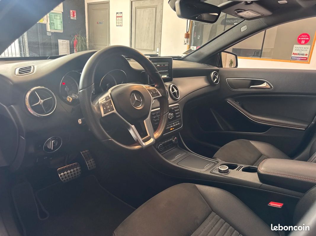 Mercedes GLA 220d 170ch 7G-DCT 4MATIC FASCINATION PACK AMG / Toit ouvrant (image 17)