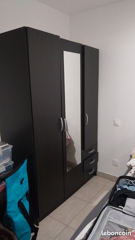 Urgent don grande armoire noire avec miroir (image 1)